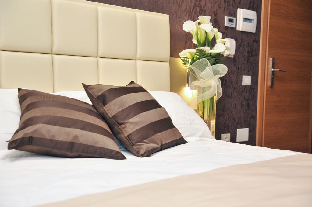 Hotel Dori Peschiera del Garda Rom bilde