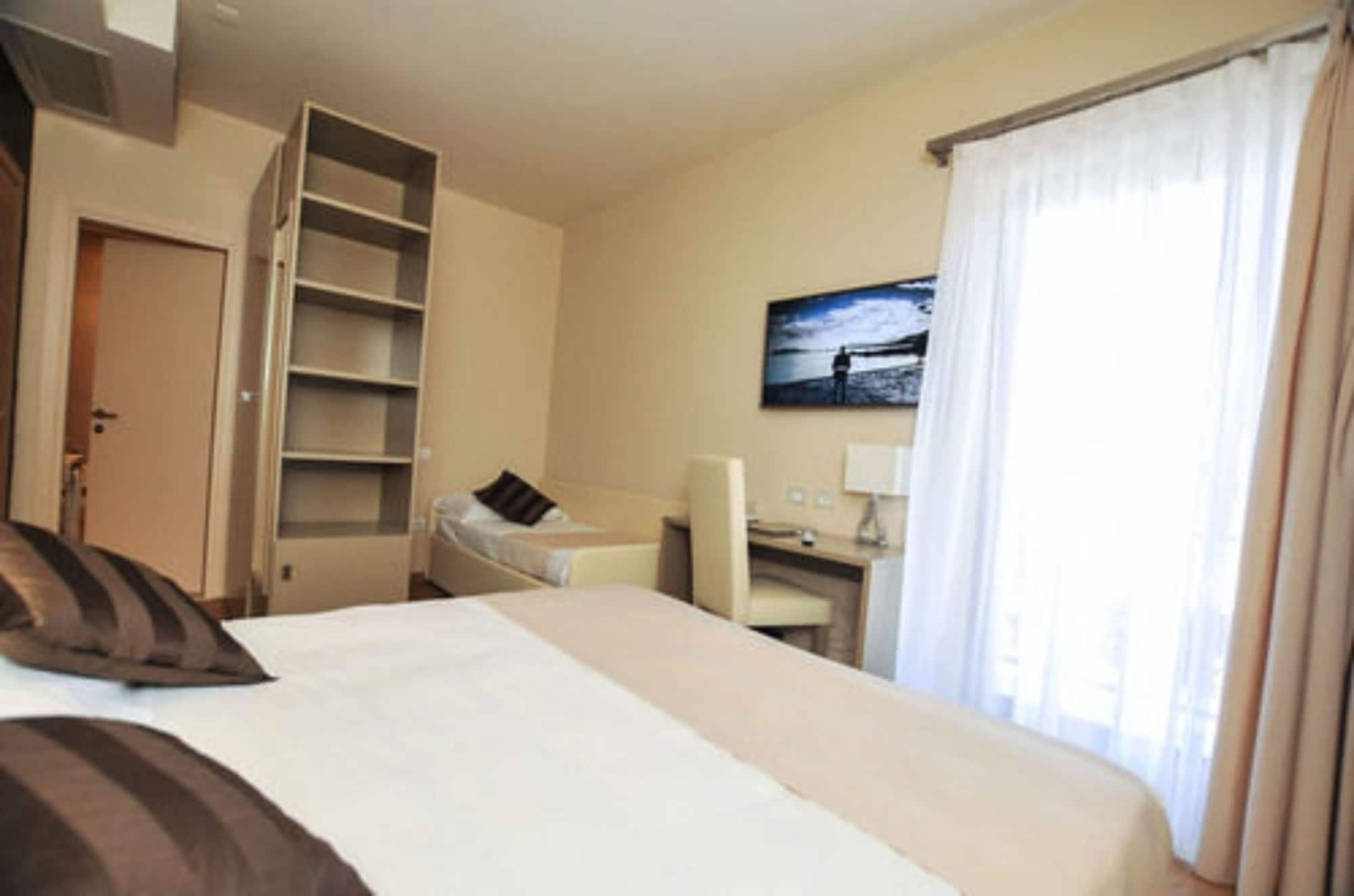 Hotel Dori Peschiera del Garda Eksteriør bilde