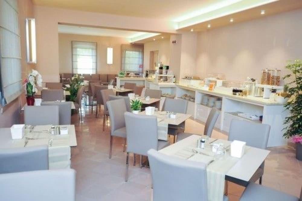 Hotel Dori Peschiera del Garda Eksteriør bilde