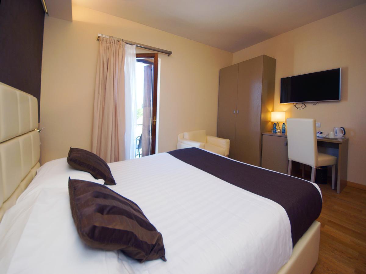 Hotel Dori Peschiera del Garda Eksteriør bilde