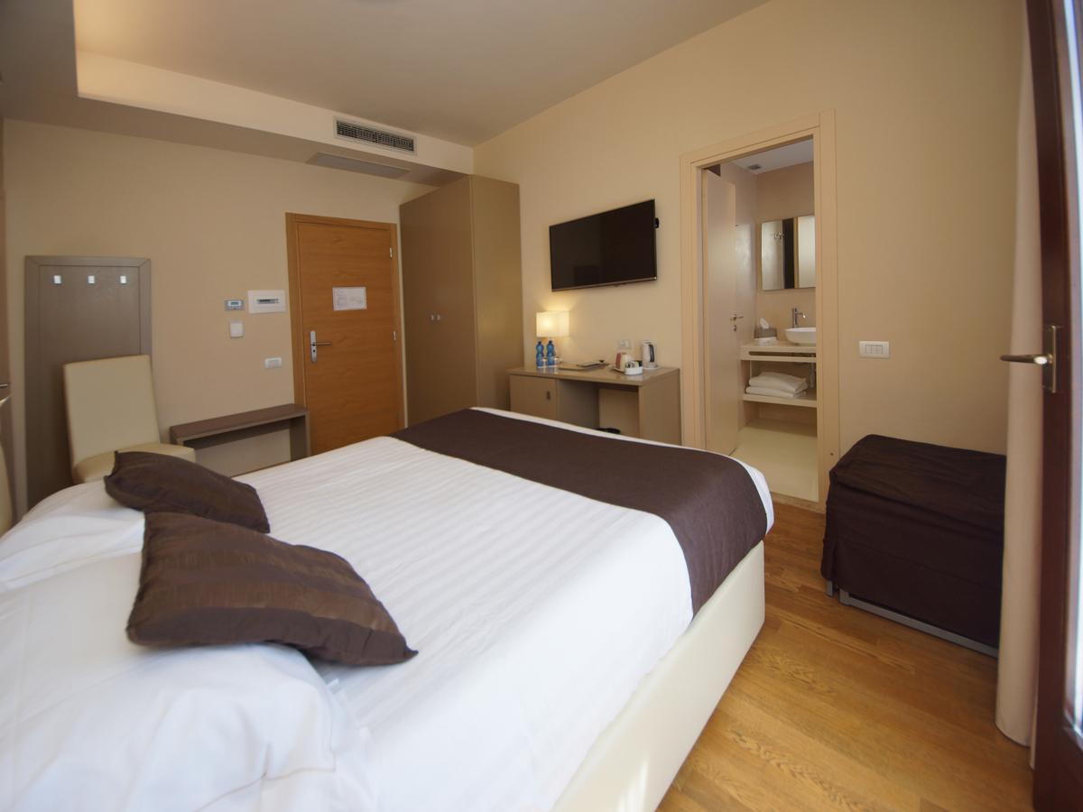 Hotel Dori Peschiera del Garda Eksteriør bilde